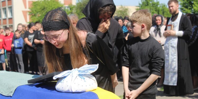 На Рівненщині провели в останню дорогу захисника Миколу Ковальчука