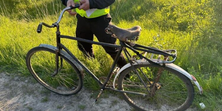 На Шепетівщині мікроавтобус збив літнього велосипедиста —Хмельнитчина