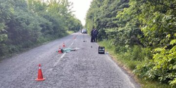 На Шепетівщині водій на смерть збив 15-річного підлітка і зник з місця події —Хмельнитчина