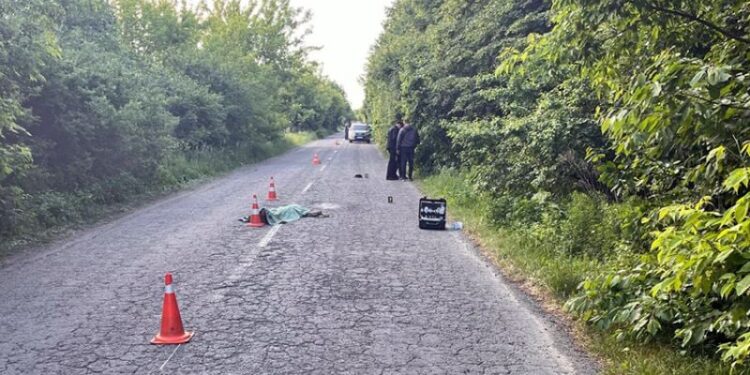 На Шепетівщині водій на смерть збив 15-річного підлітка і зник з місця події —Хмельнитчина