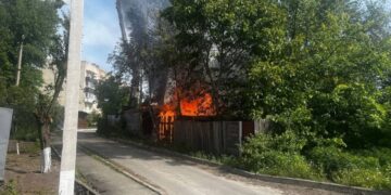 На Старокостянтинівському шосе у Шепетівці горіла господарча споруда —Хмельнитчина