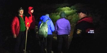 Не могли самостійно зорієнтуватись на місцевості: прикарпатські рятувальники допомогли двом туристкам, які заблукали в горах (ФОТОФАКТ)