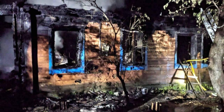 Нічна пожежа в будинку на Коростенщині забрала життя господаря | Журнал Житомира