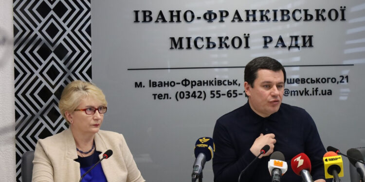 Об’єднання ресурсів та спільні пакети медичних послуг: як функціонує кластерний медичний заклад в Івано-Франківську