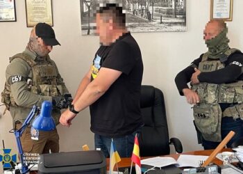 Підозрювані посадовці: одеські поліцейські викрили шахраїв, які намагалися вкрасти землю біля лиману