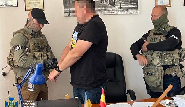 Підозрювані посадовці: одеські поліцейські викрили шахраїв, які намагалися вкрасти землю біля лиману