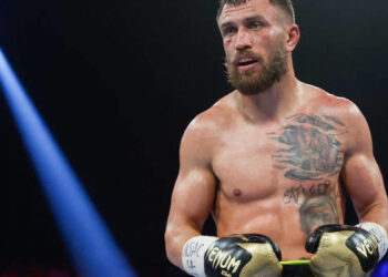 “Победит сильнейший”: Ломаченко прибыл в Австралию на бой с Камбососом и сделал первое заявление – Спорт ):Бокс