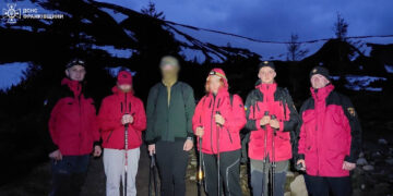 Прикарпатські рятувальники надали допомогу групі туристів із Рівненської області