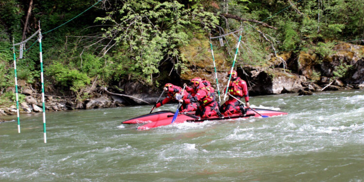 Прикарпатські рятувальники забезпечили безпеку при проведенні чемпіонату України з водного туризму