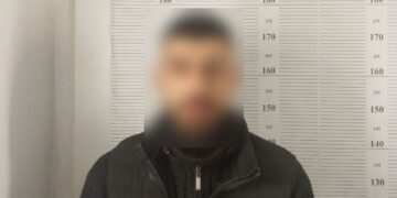 Прикривши обличчя окулярами та шарфом виходив з лісу: що знайшли поліцейські у підозрілого шепетівчанина —Хмельнитчина