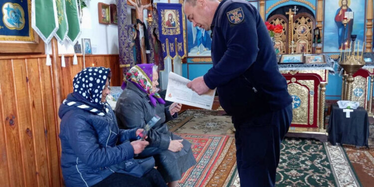 Рейди в церквах: на Житомирщині рятувальники проводять безпекові заходи в храмах | Журнал Житомира