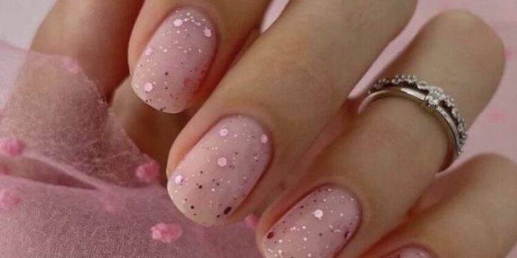 Рожевий манікюр на випускний: стильні дизайни у модному кольорі (ФОТО) – Экономика