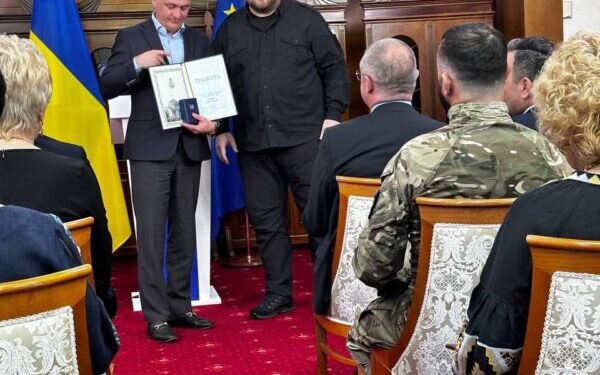 Сергій Гаріян отримав грамоту від Верховної Ради – він щодня рятує кінцівки наших воїнів