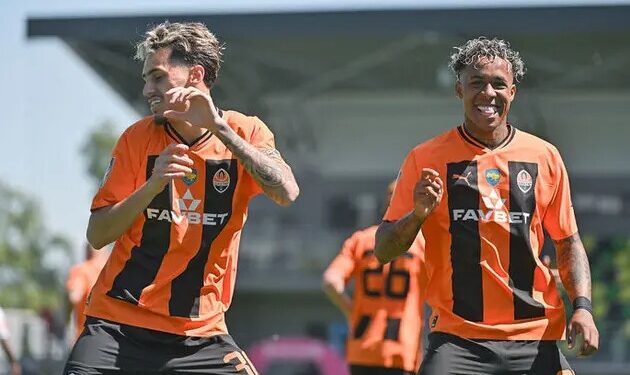 «Шахтер» эффектно разгромил «Черноморец» и остался лидером УПЛ