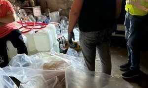 Слідчі поліції завершили досудове розслідування відносно миколаївця за виготовлення алкогольного фальсифікату задля подальшого збуту » Миколаївський Оглядач