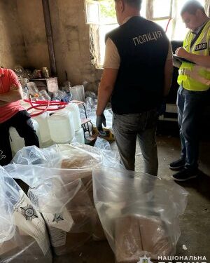 Слідчі поліції завершили досудове розслідування відносно миколаївця за виготовлення алкогольного фальсифікату задля подальшого збуту » Миколаївський Оглядач