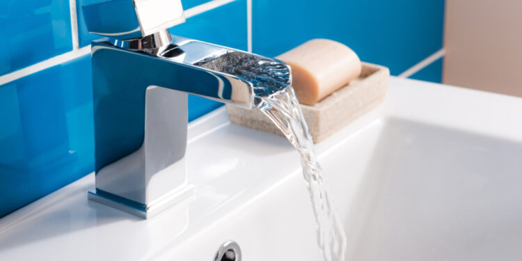 Спеціалісти Запорізького обласного лабораторного центру виявили відхилення у питній воді – що саме знайшли | Новости Запорожья