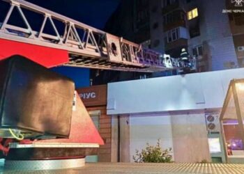 У Черкасах під час пожежі у багатоповерхівці рятувальники евакуювали двох людей — Новости Черкасс
