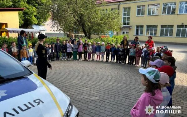 У Черкасах поліцейські навчали малечу правилам безпеки — Новини Черкащіни