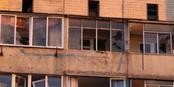 У Львові люди не отримають гроші за вибиті ракетою вікна на балконах