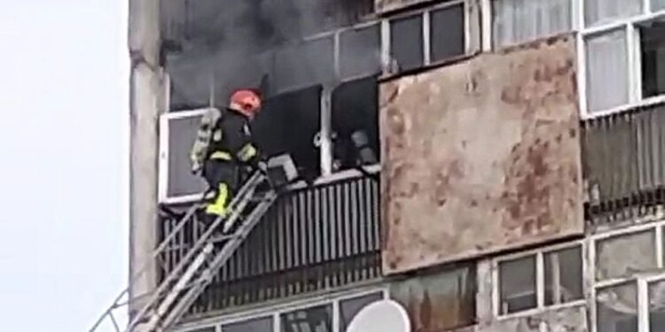 У Нетішині під час ліквідації пожежі в квартирі вогнеборці виявили тіло жінки —Хмельнитчина