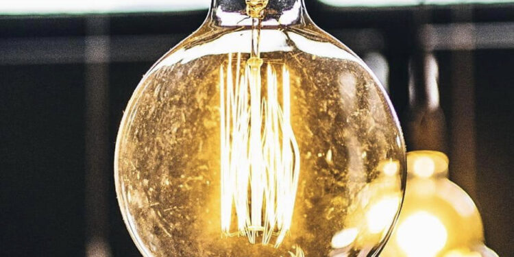 У ранішній та вечірній час: іванофранківців закликають економити світло