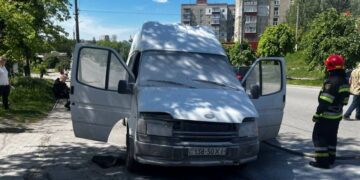 У Шепетівці на Старокостянтинівському шосе палав вантажний бус —Хмельнитчина