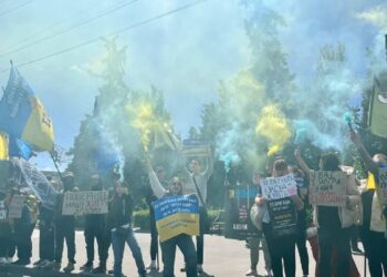 У Запоріжжі відбувся пікет на підтримку полонених захисників Маріуполя – деталі | Новости Запорожья