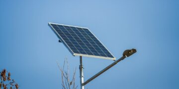 У Запоріжжі зареєстрували петицію щодо встановлення на зупинках ліхтарів на сонячних батареях – як підтримати ініціативу | Новости Запорожья