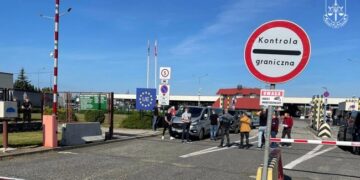 Україна екстрадувала до Чехії шістьох іноземних учасників шахрайського call центру