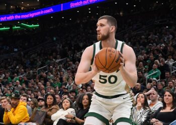 Українці за кордоном: Михайлюк провів рекордний матч в плей-оф НБА, Мироненко набрав 13 очок в Естонії – Федерація баскетболу України