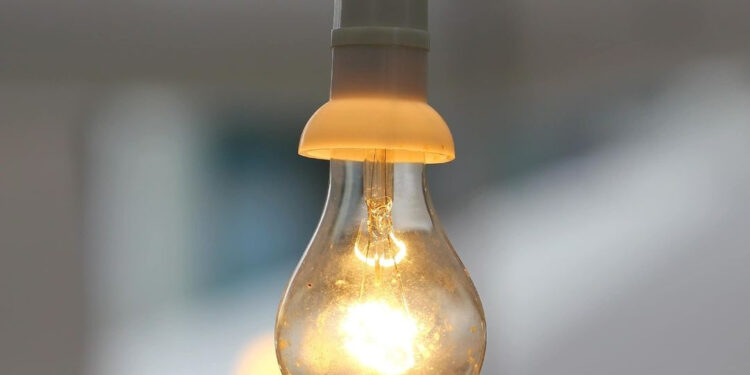 Вимкнення світла: що прогнозують енергетики та чому прикарпатцям радять звикнути до графіків