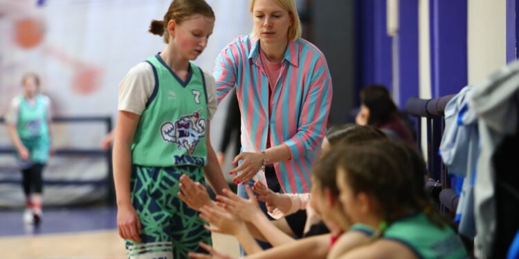 ВЮБЛ серед дівчат 2012 року: МОБІ та ХАІ виграли матчі Фіналу чотирьох – Федерація баскетболу України