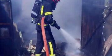 За минулу добу на Шепетівщині рятувальники ліквідовували займання трактора та гаражу —Хмельнитчина