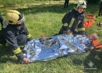 Застряв у мулі: у Золотоноші на річці врятували чоловіка