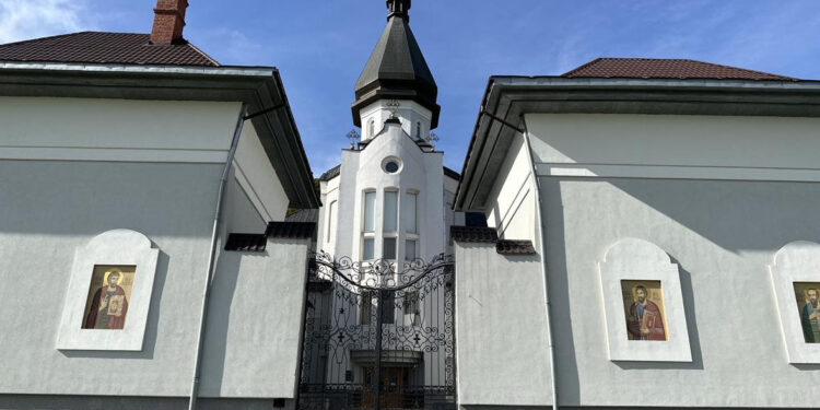 Згромадження Сестер Пресвятої родини: прикарпатцям розповіли мету та історію виникнення монастиря