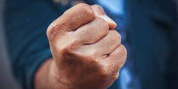 Житель Уманщини вдарив адвоката після судового засідання