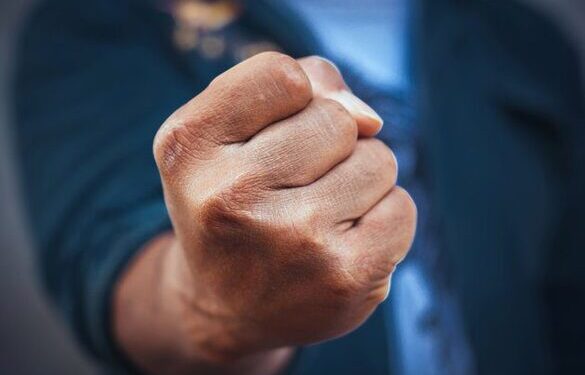 Житель Уманщини вдарив адвоката після судового засідання