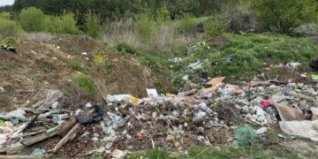 15 стихійних сміттєзвалищ знайшли біля Почаєва