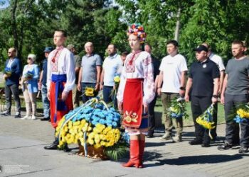 28 річниця прийняття Конституції України: У Миколаєві вшанували памʼять видатних борців за незалежність держави » Миколаївський Оглядач