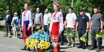 28 річниця прийняття Конституції України: У Миколаєві вшанували памʼять видатних борців за незалежність держави » Миколаївський Оглядач