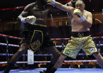 Чжилей брутально уложил Уайлдера: видео лучших моментов боя с нокаутом – Спорт ):Бокс