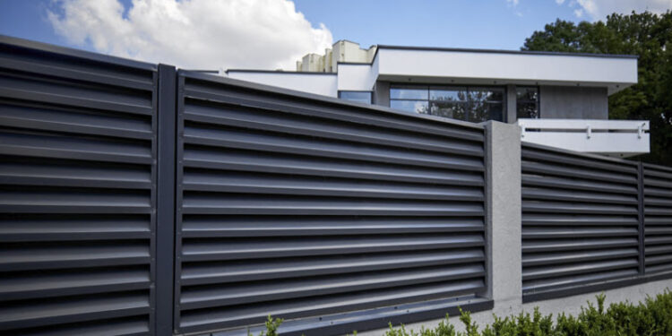 Как выбрать и купить секционный забор-жалюзи от MostAsia