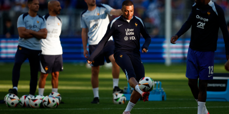 Игроки сборной Франции массово заболели накануне Евро-2024