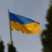 КМІС: 43% мешканців західних областей вважають, що ситуація з демократією погіршилася за часів Зеленського