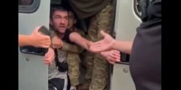 Конфлікт з ТЦК у Львові: чоловік провокував військових на Замковій