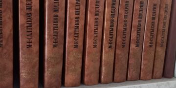 Мама полеглого воїна скаржиться на російську літературу у рівненській кав’ярні