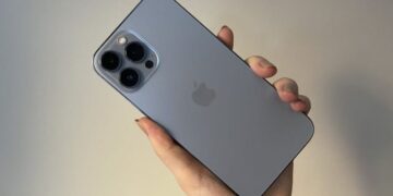 Мешканка Шепетівщини вкрала у знайомого айфон, коли була у нього на гостинах —Хмельнитчина