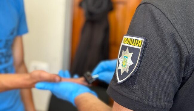 Миколаївські поліцейські викрили підлітка, який організував незаконний “бізнес”