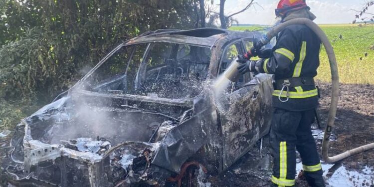 Минулої доби на Шепетівщині горів автомобіль та сміттєзвалище —Хмельнитчина